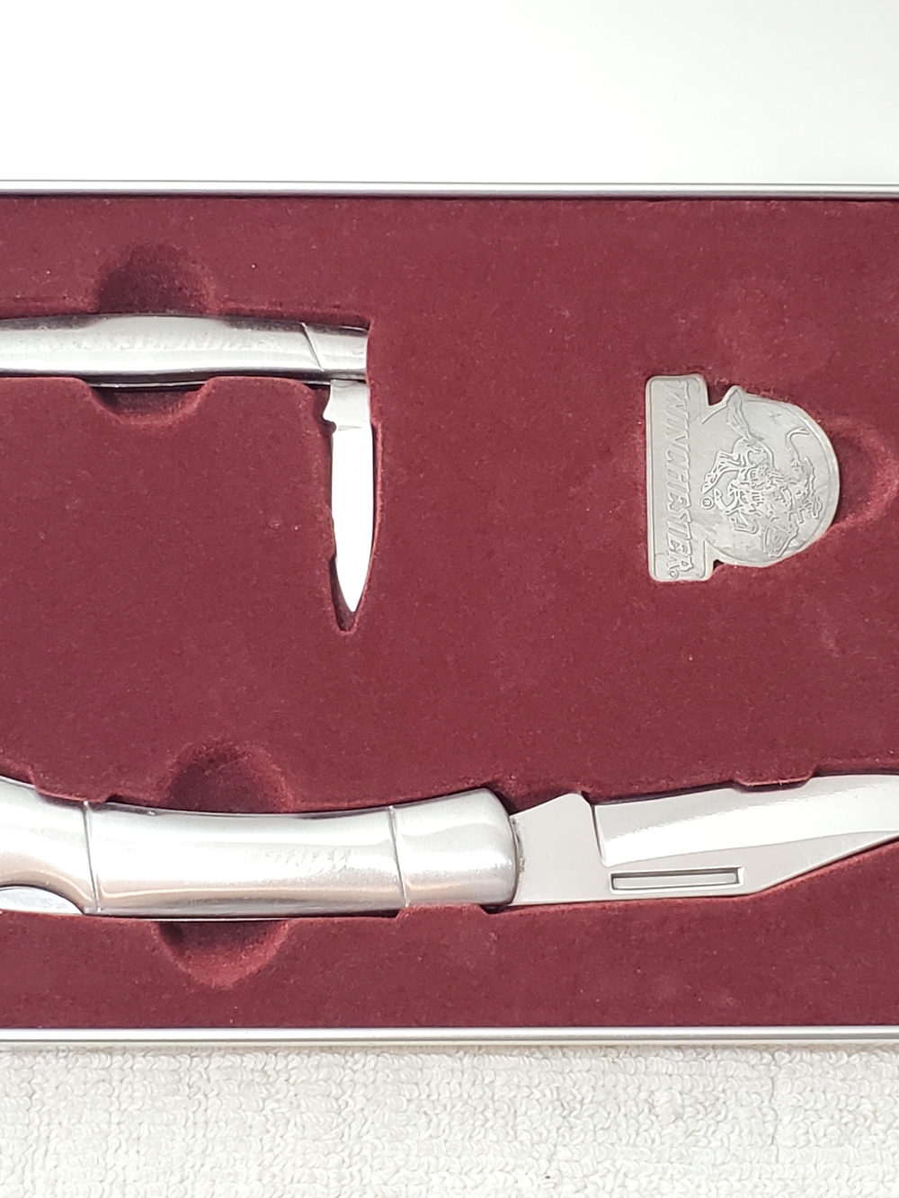 Winchester Limited Edition 2 Knife & Pin Stainless Steel Gift Set Collector Tin